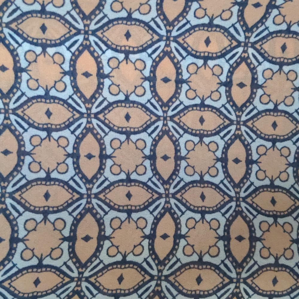 Patterned blouse with tie - Picture 2 of 4